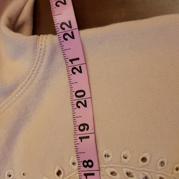 H&m Crew Neck Sweatshirt Embroidered Cut-out Design Peach M VGUC - Picture 7 of 11